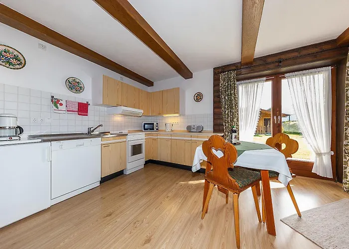 Gaestehaus Karwendelblick - Ferienwohnungparterre * Wallgau