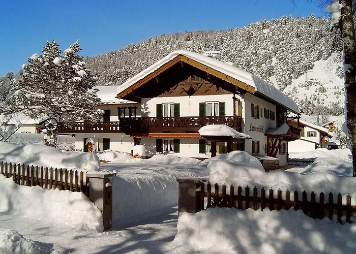 Gaestehaus Karwendelblick - Ferienwohnungparterre * Wallgau