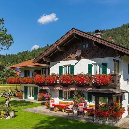 Gaestehaus Karwendelblick - Ferienwohnungparterre *