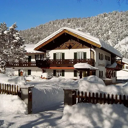 Gaestehaus Karwendelblick - Ferienwohnungparterre * Wallgau