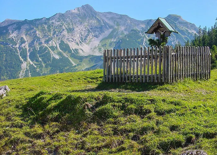 Апартаменты Gaestehaus Karwendelblick - Ferienwohnungparterre Вальгау